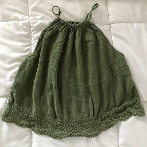 🌵olive green crop top🌵